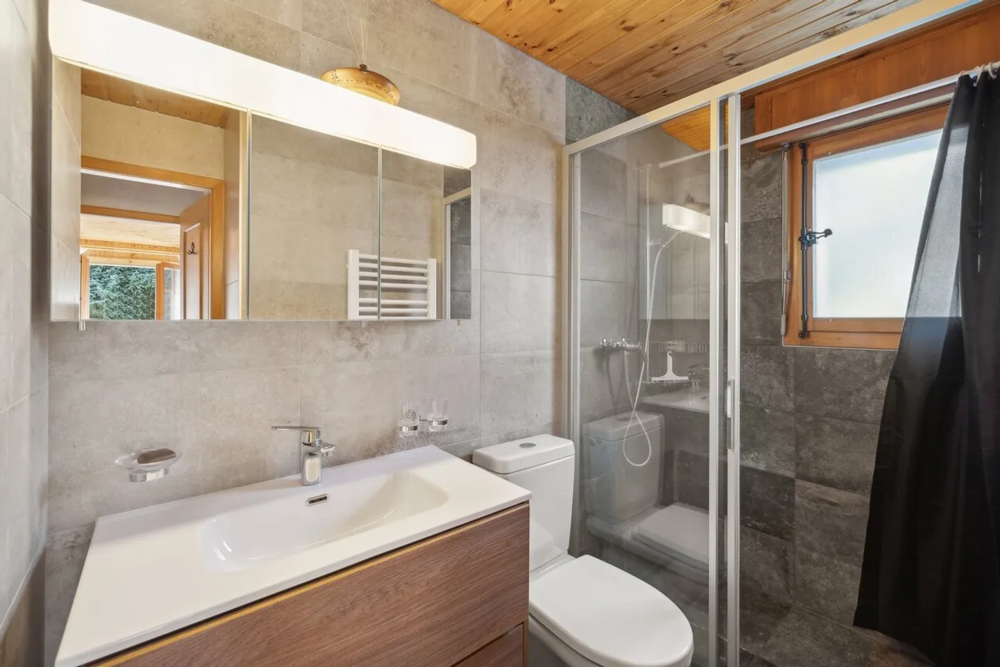 Villars centro, affascinante 3.5p ristrutturato, box, balconi, bella vista! - Foto 18 di 21