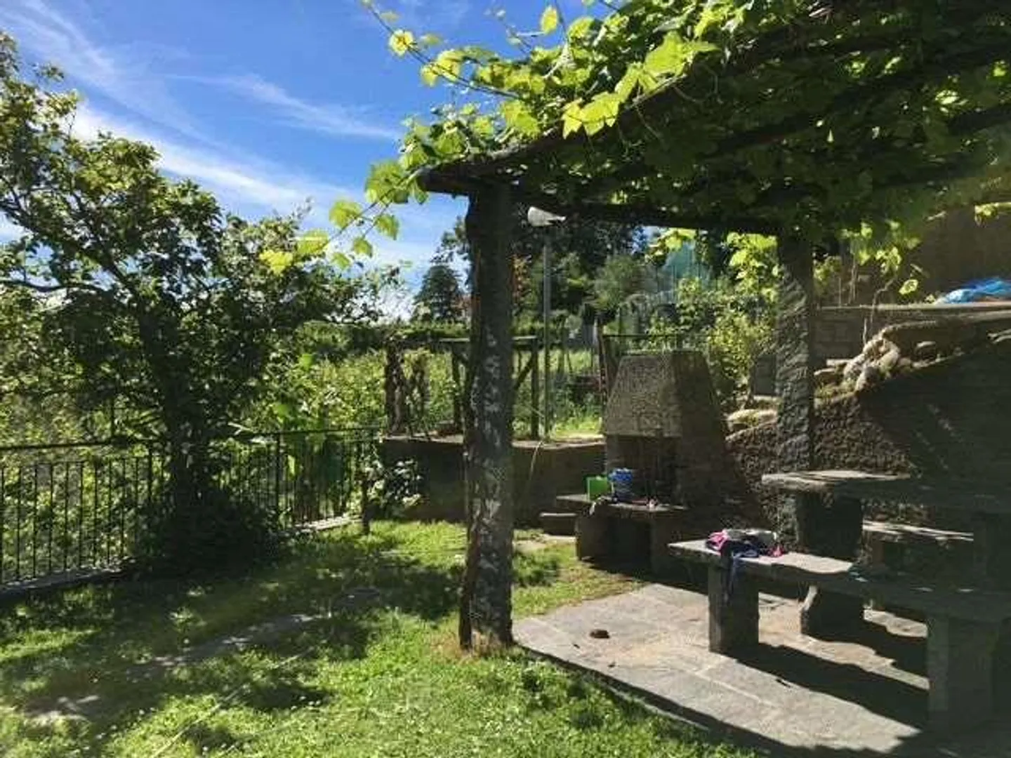 Villa von hohem Standard, umgeben von Grün in Croglio - Foto 5 von 7