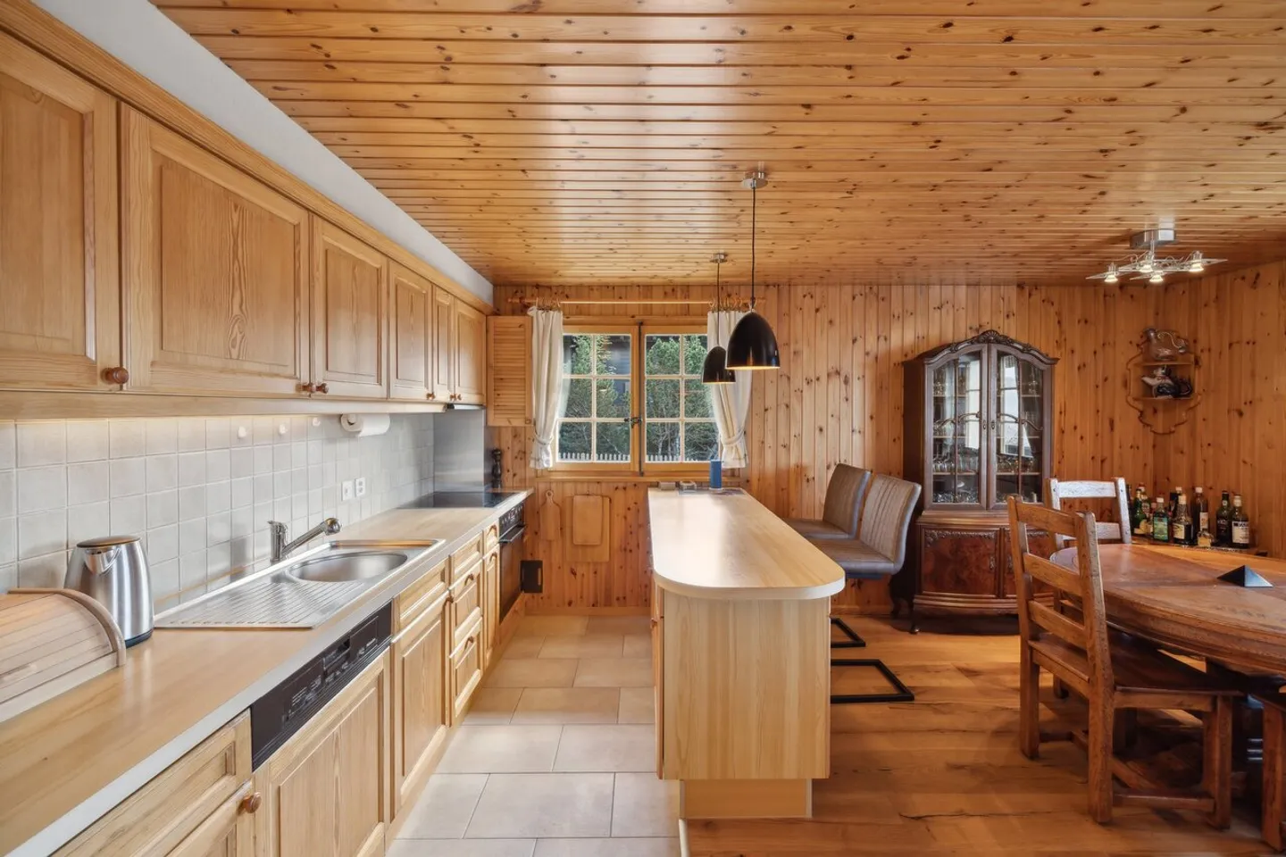 Villars centro, affascinante 3.5p ristrutturato, box, balconi, bella vista! - Foto 20 di 21