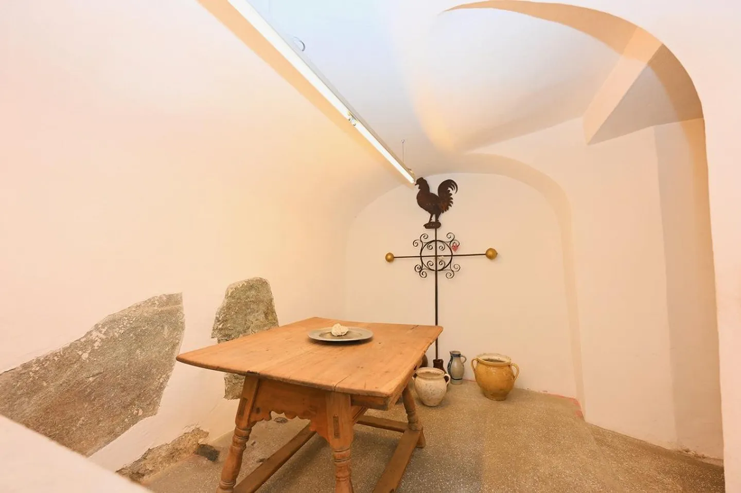 Charming estate with 21 hectares of land, farmhouse and stables - Photo 18 of 22