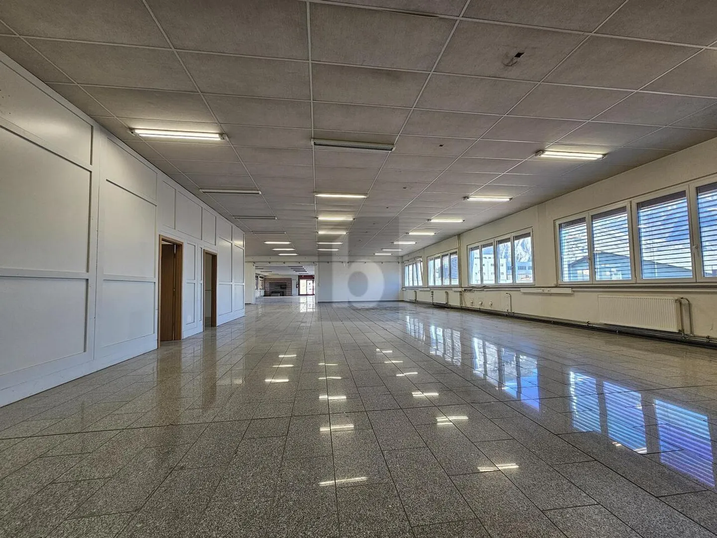 SPACIOUS AND WITH A LOT OF POTENTIAL - Photo 2 of 6