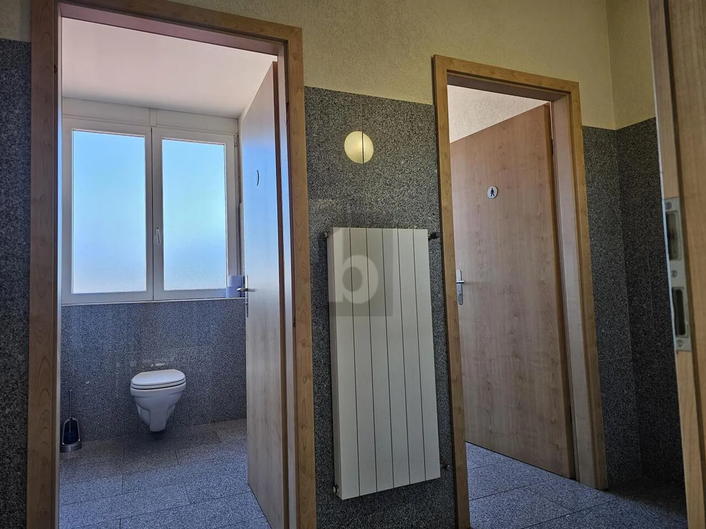 SPACIOUS AND WITH A LOT OF POTENTIAL - Photo 5 of 6