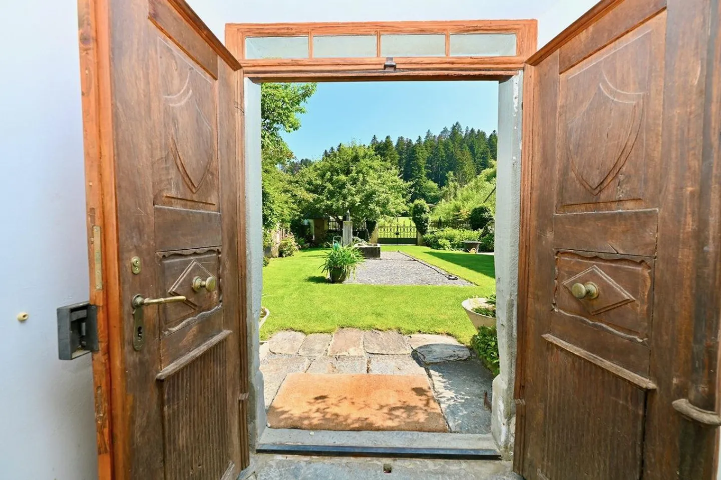 Charming estate with 21 hectares of land, farmhouse and stables - Photo 20 of 22