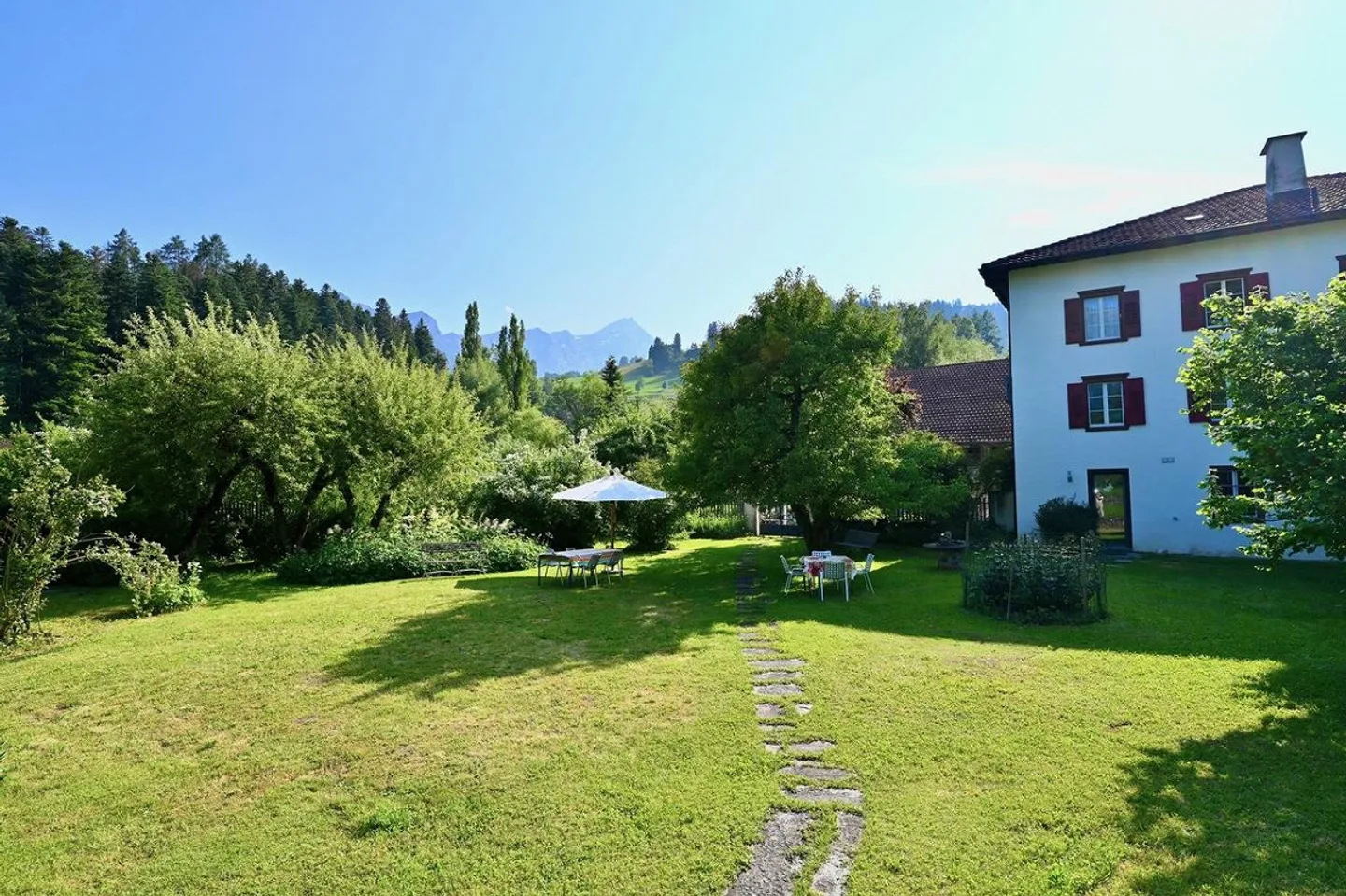 Charming estate with 21 hectares of land, farmhouse and stables - Photo 22 of 22