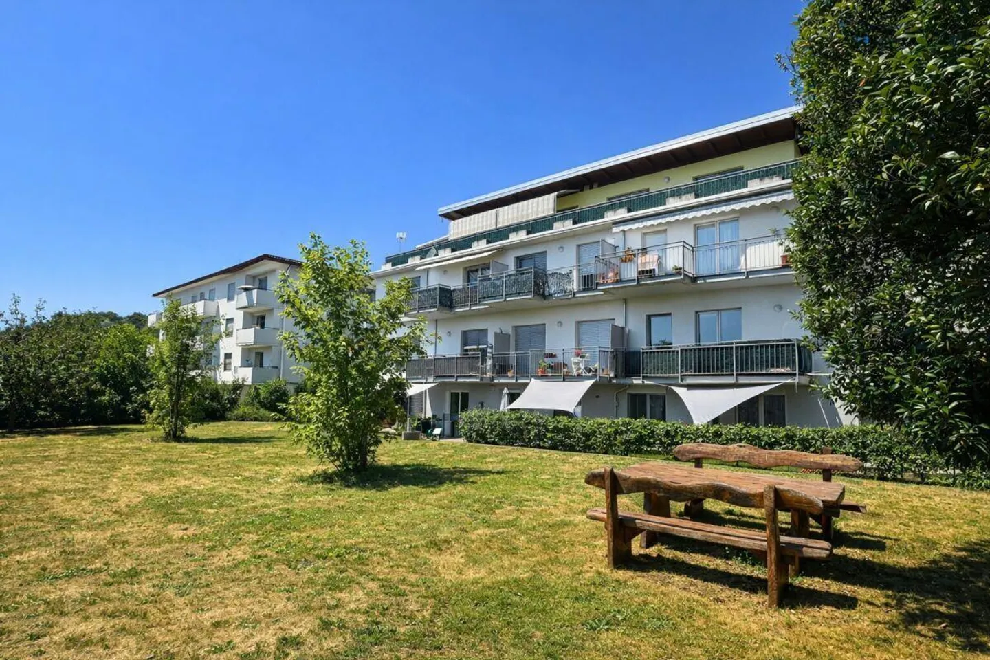 Appartamento moderno con balcone - Foto 1 di 8