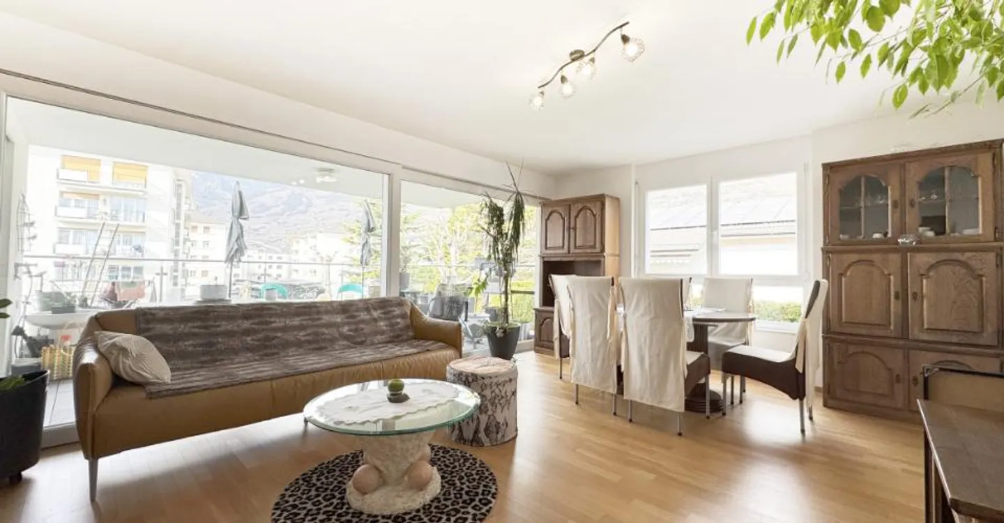 Luxury Apartment in Vétroz - Photo 2 of 9