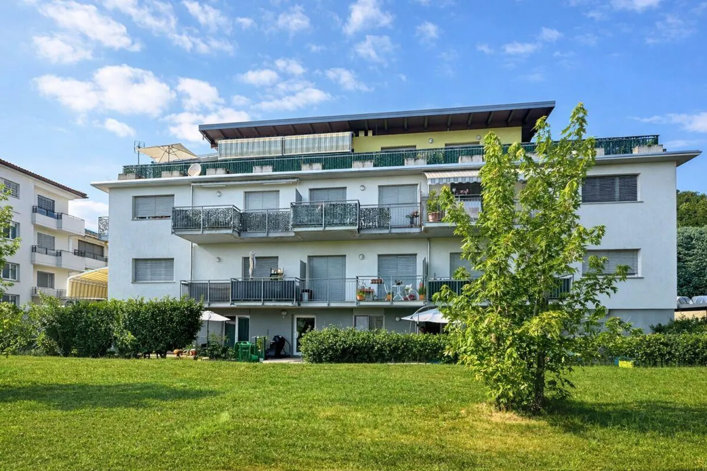 Appartamento moderno con balcone - Foto 2 di 8