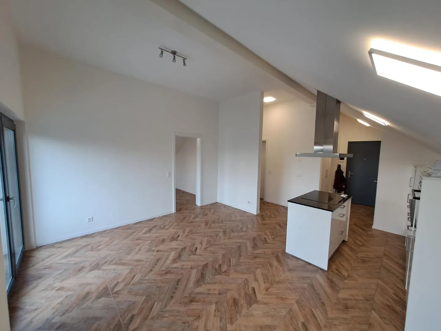 Appartamento attico moderno con vista sulle Alpi e finiture di alta qualità - situato nel centro di Oensingen - Foto 3 di 10