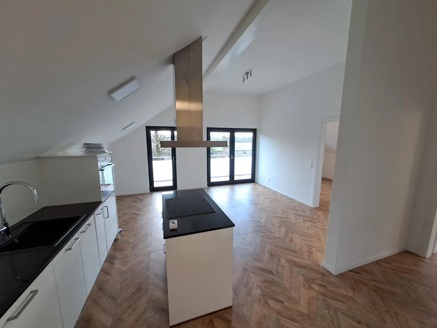 Appartamento attico moderno con vista sulle Alpi e finiture di alta qualità - situato nel centro di Oensingen - Foto 4 di 10