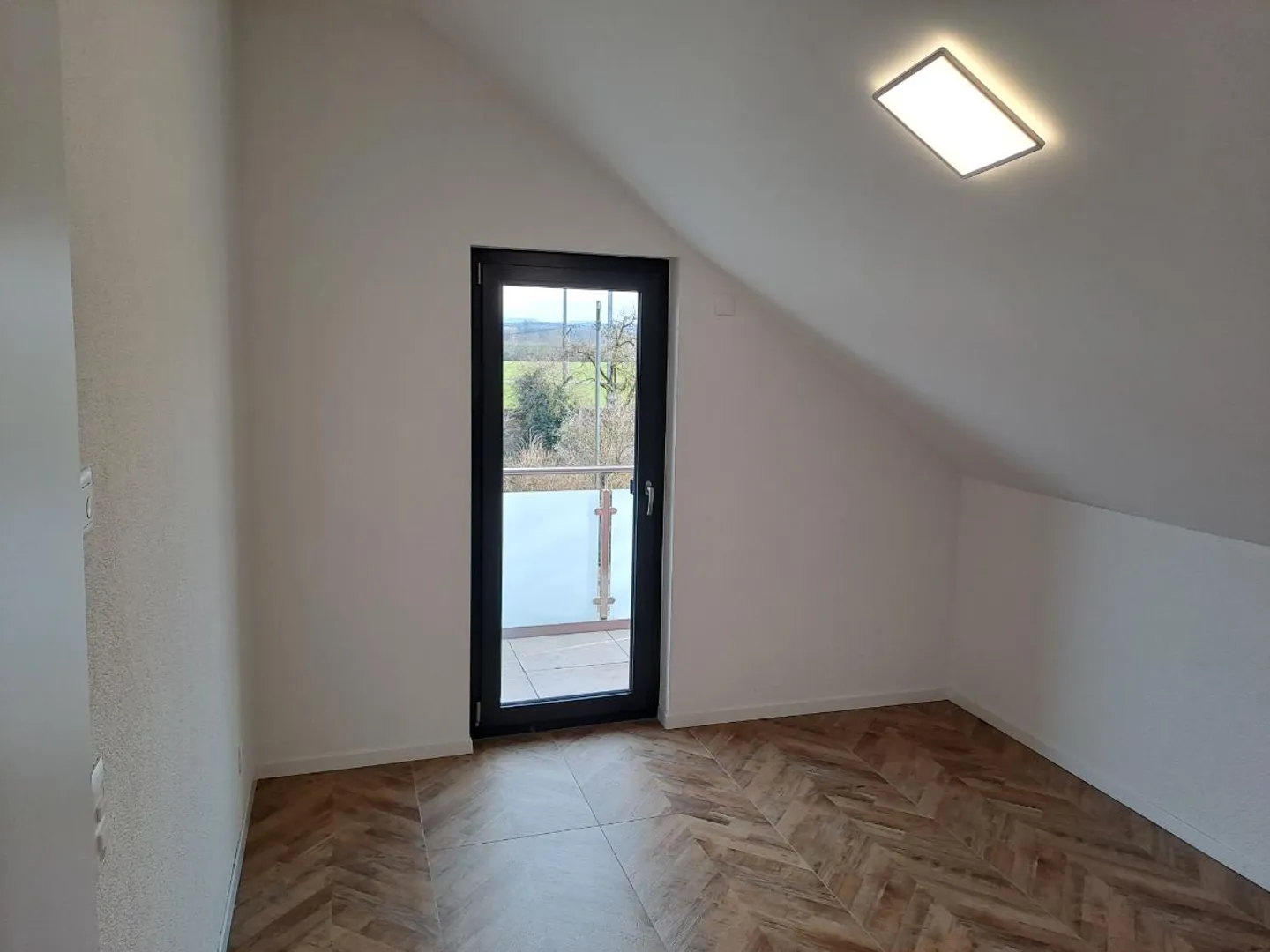 Appartamento attico moderno con vista sulle Alpi e finiture di alta qualità - situato nel centro di Oensingen - Foto 5 di 10