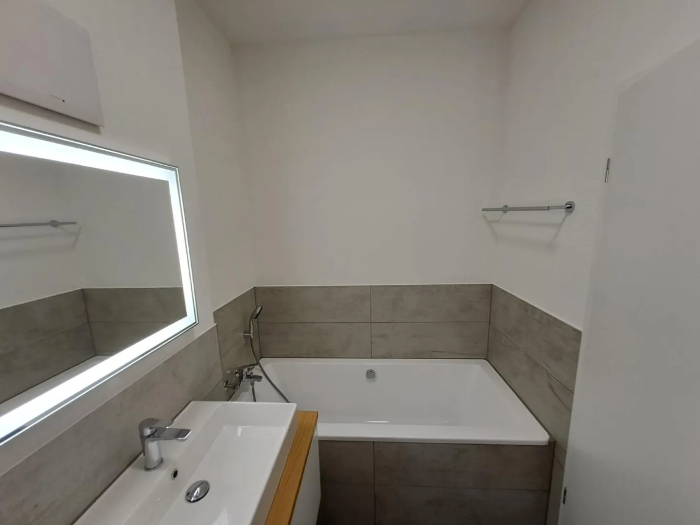 Appartamento attico moderno con vista sulle Alpi e finiture di alta qualità - situato nel centro di Oensingen - Foto 7 di 10