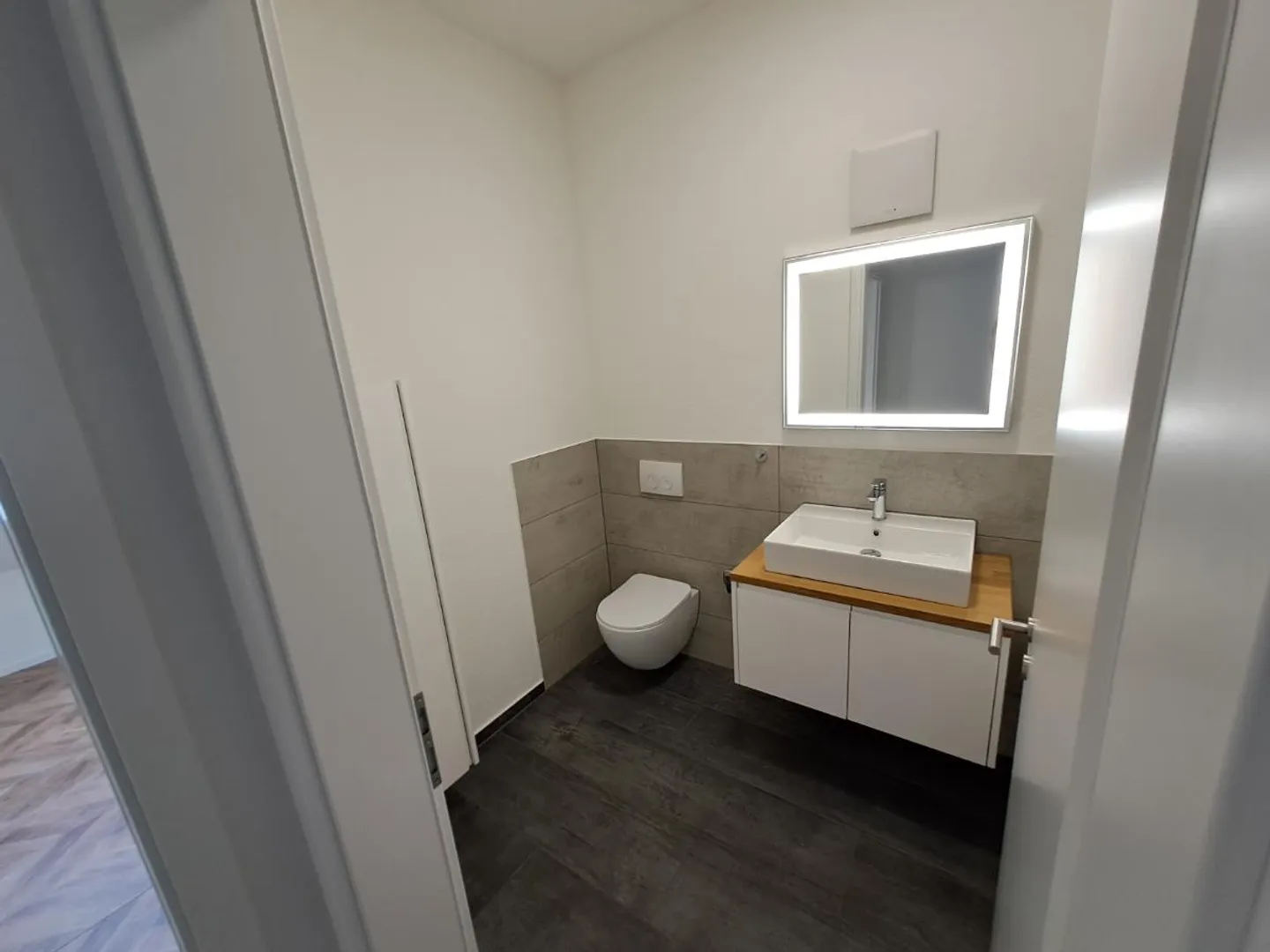 Appartamento attico moderno con vista sulle Alpi e finiture di alta qualità - situato nel centro di Oensingen - Foto 8 di 10