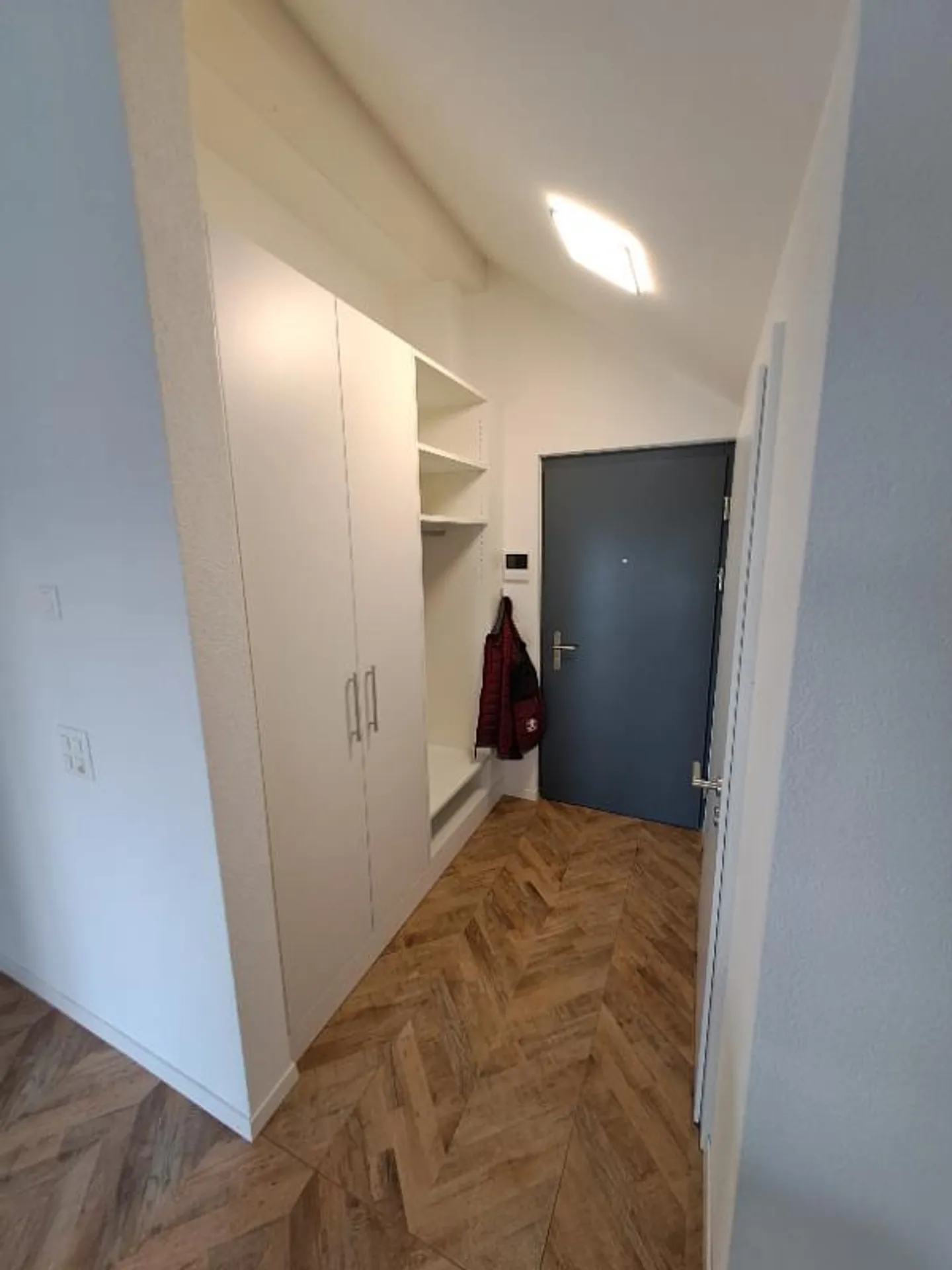 Appartamento attico moderno con vista sulle Alpi e finiture di alta qualità - situato nel centro di Oensingen - Foto 9 di 10