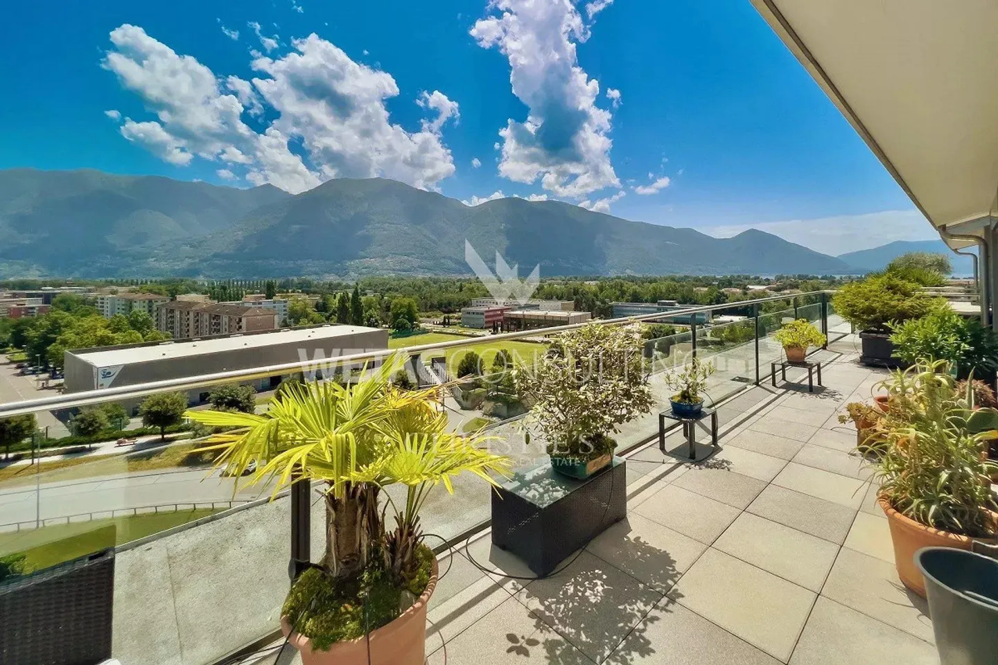 Duplex penthouse with 360-degree view in central location overlooking Lake Maggiore for sale in Locarno - Photo 1 of 13
