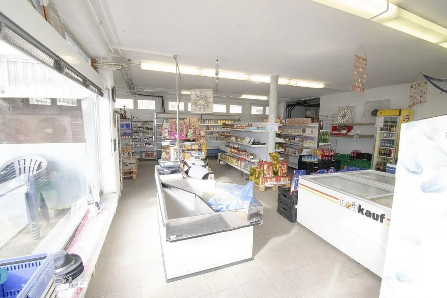 Espace commercial lumineux et polyvalent dans un emplacement central - Photo 2 sur 10