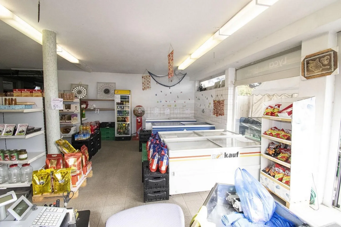 Espace commercial lumineux et polyvalent dans un emplacement central - Photo 3 sur 10