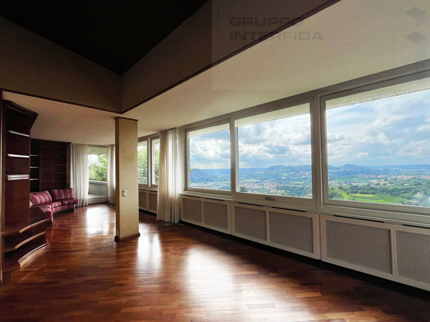 VILLA CONTEMPORANEA CON PISCINA - Foto 8 di 29