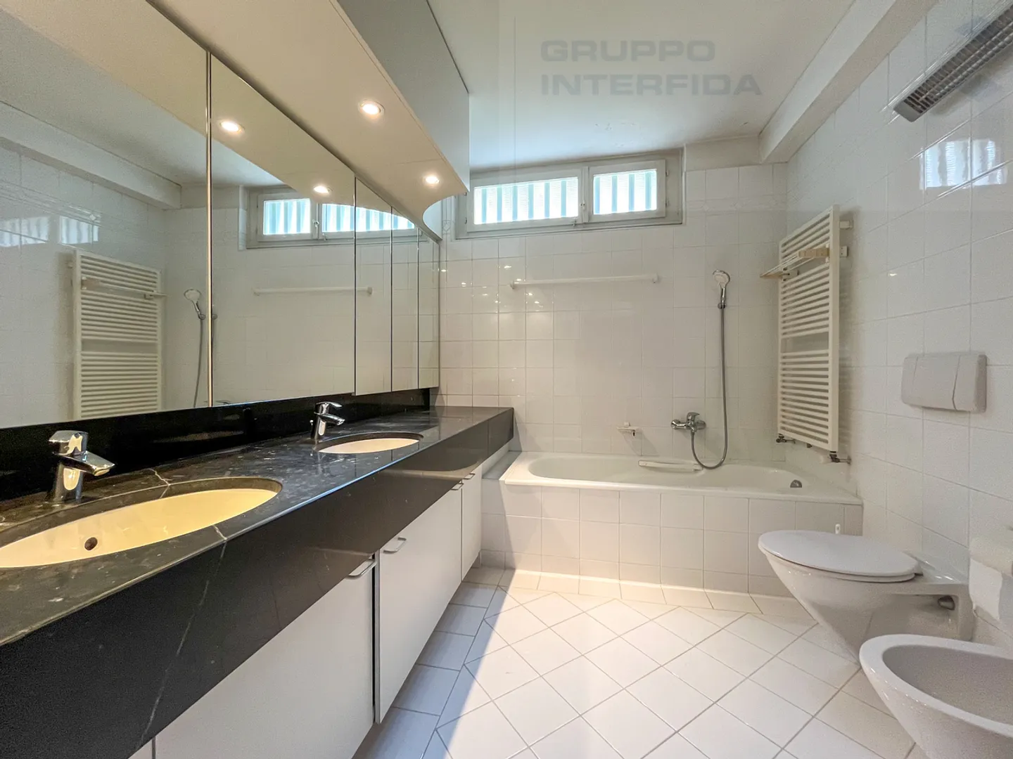 VILLA CONTEMPORANEA CON PISCINA - Foto 9 di 29