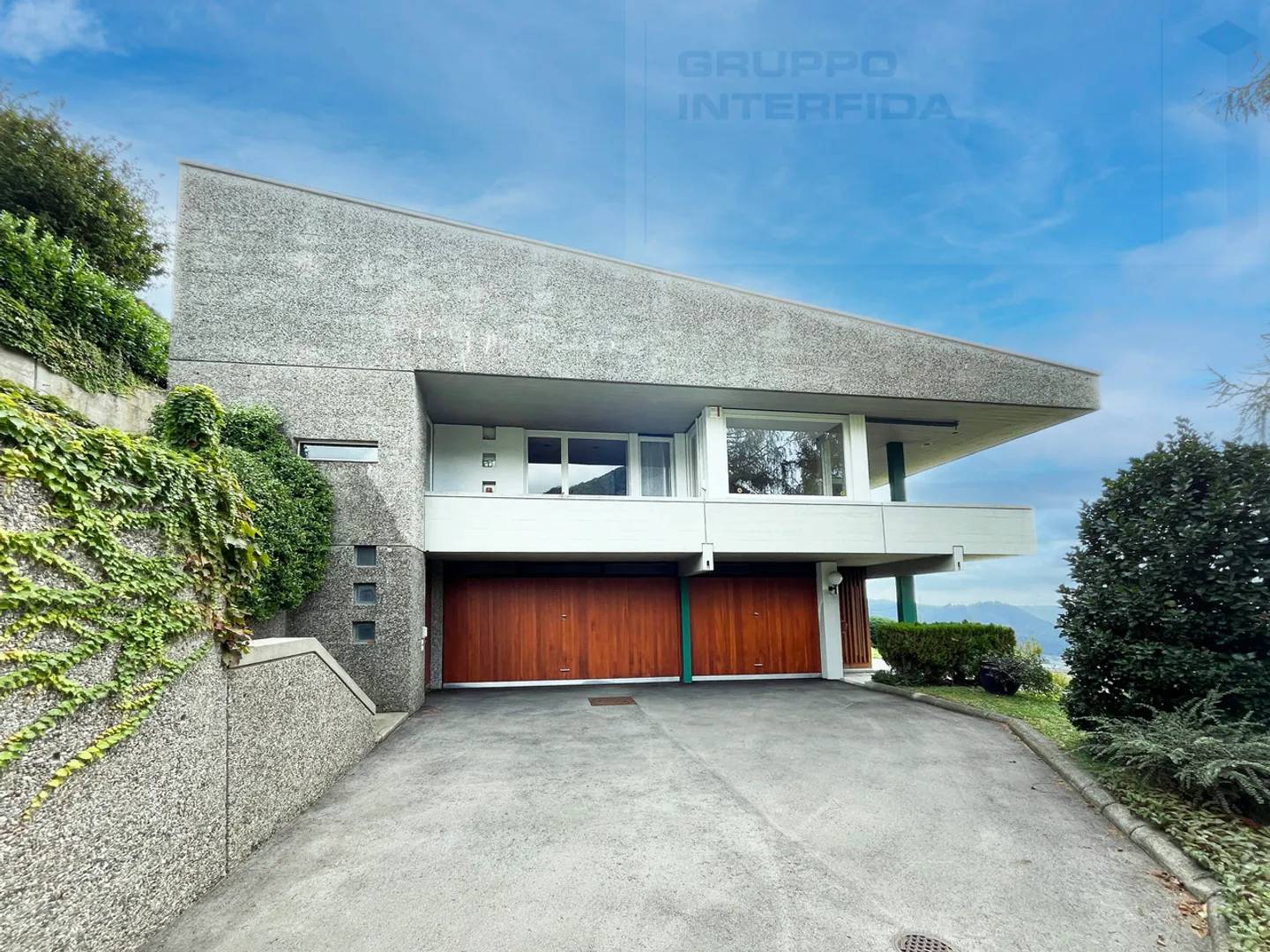 VILLA CONTEMPORANEA CON PISCINA - Foto 1 di 29