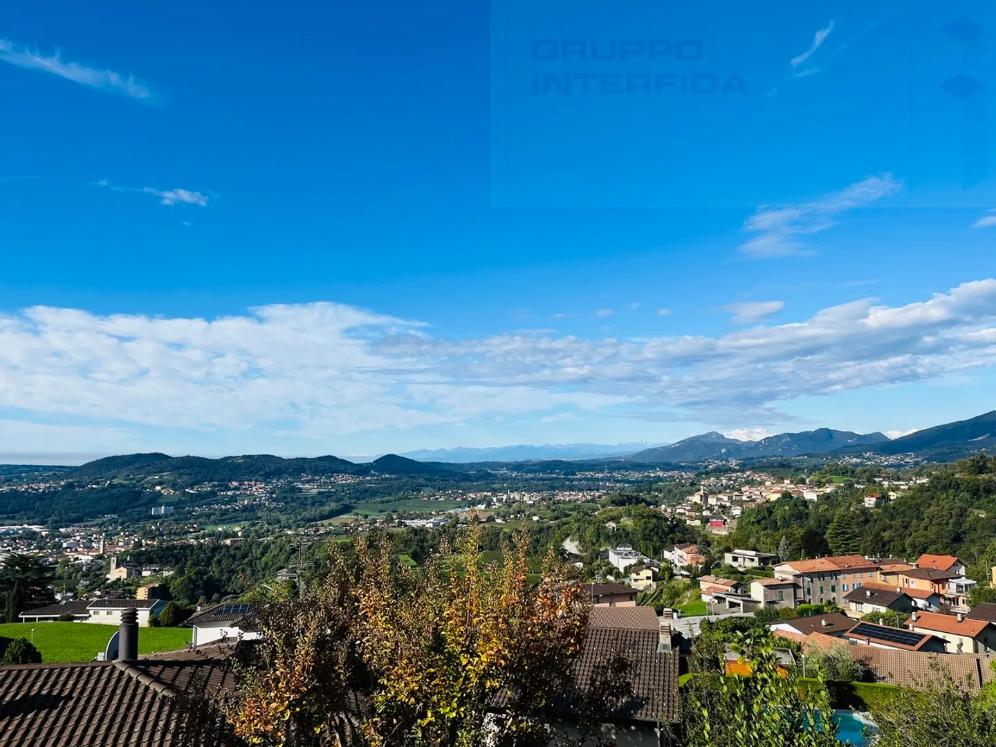 VILLA CONTEMPORANEA CON PISCINA - Foto 2 di 29