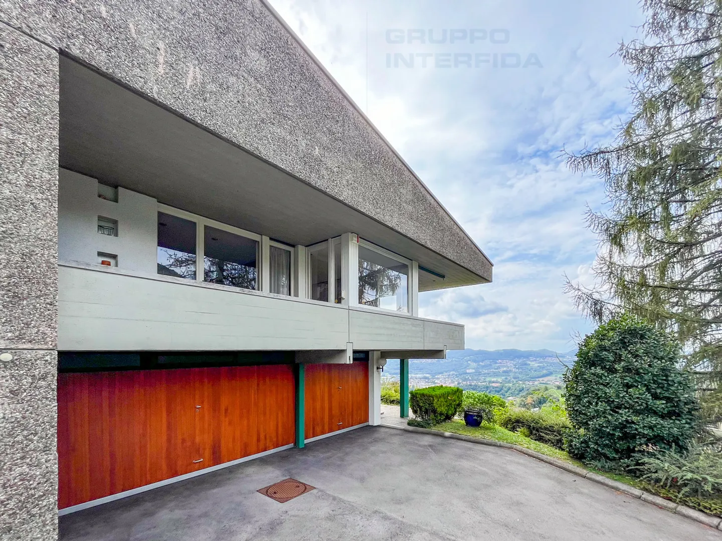 VILLA CONTEMPORANEA CON PISCINA - Foto 4 di 29