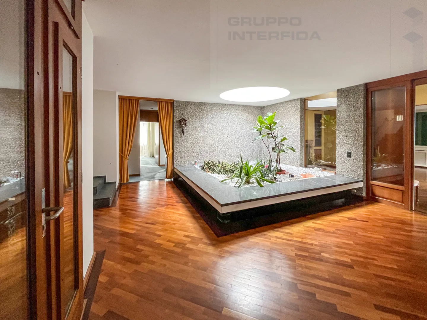 VILLA CONTEMPORANEA CON PISCINA - Foto 5 di 29