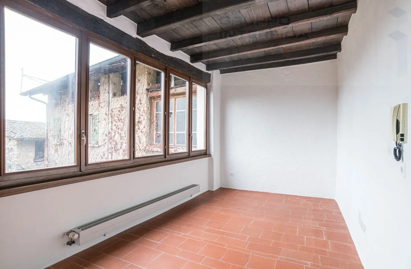 Maison fascinante de 5,5 pièces rénovée - Photo 11 sur 15