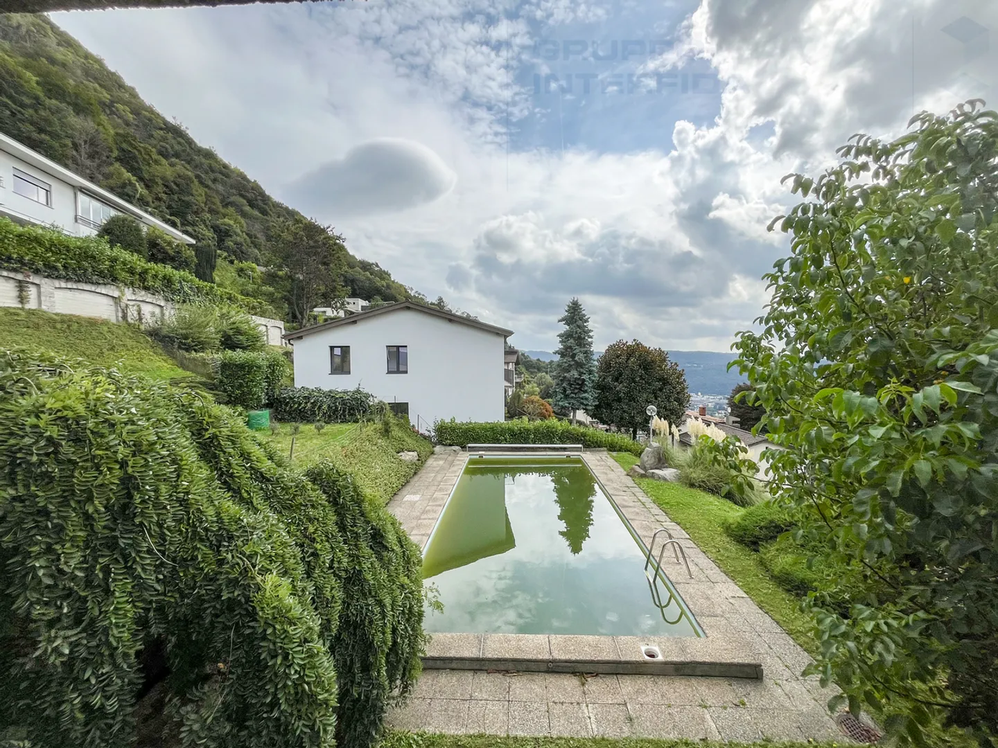 VILLA CONTEMPORANEA CON PISCINA - Foto 14 di 29