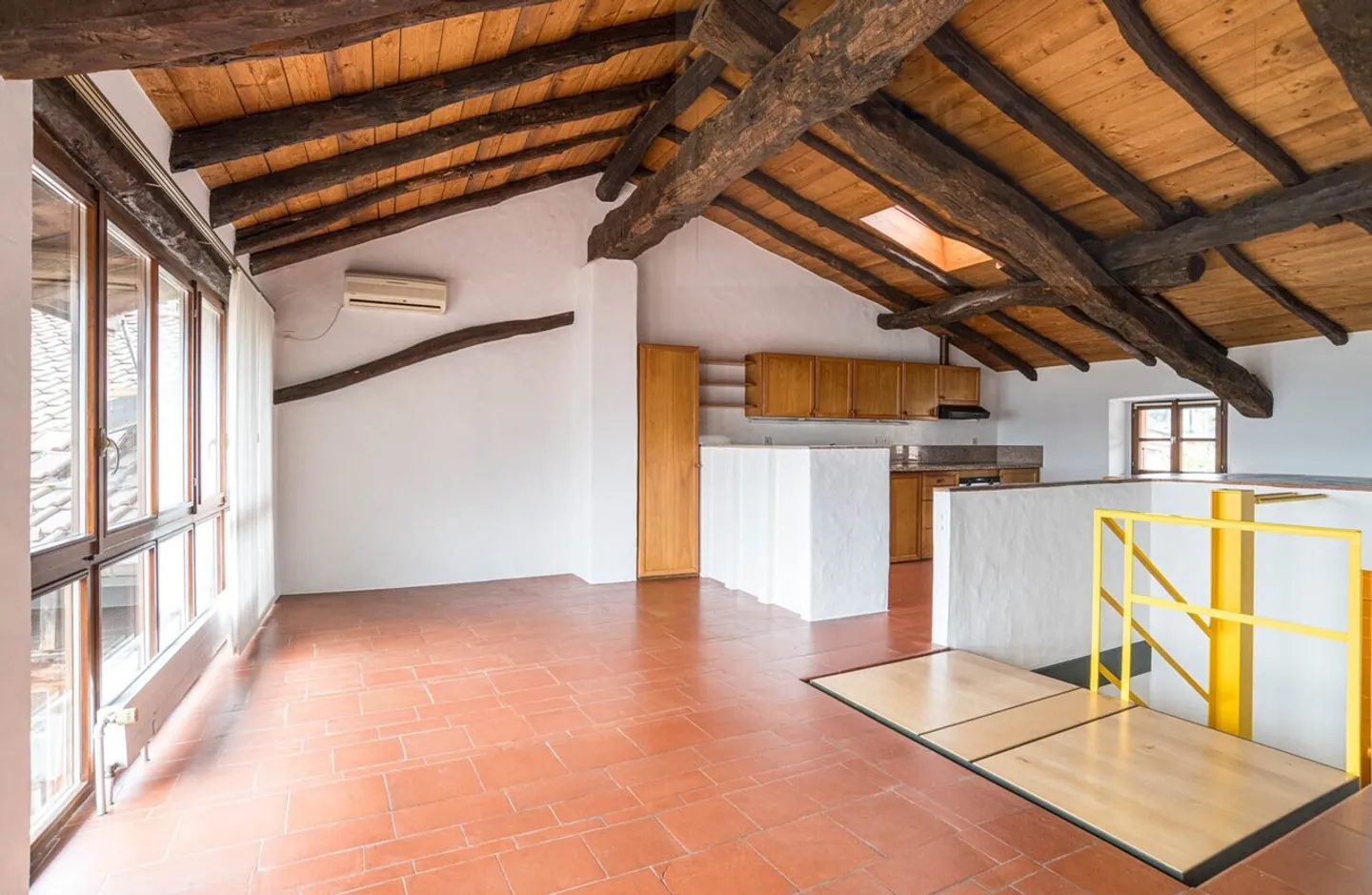 Maison fascinante de 5,5 pièces rénovée - Photo 13 sur 15