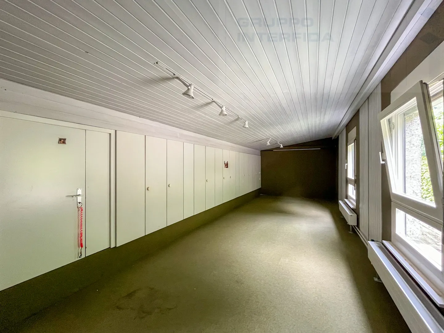 VILLA CONTEMPORANEA CON PISCINA - Foto 15 di 29