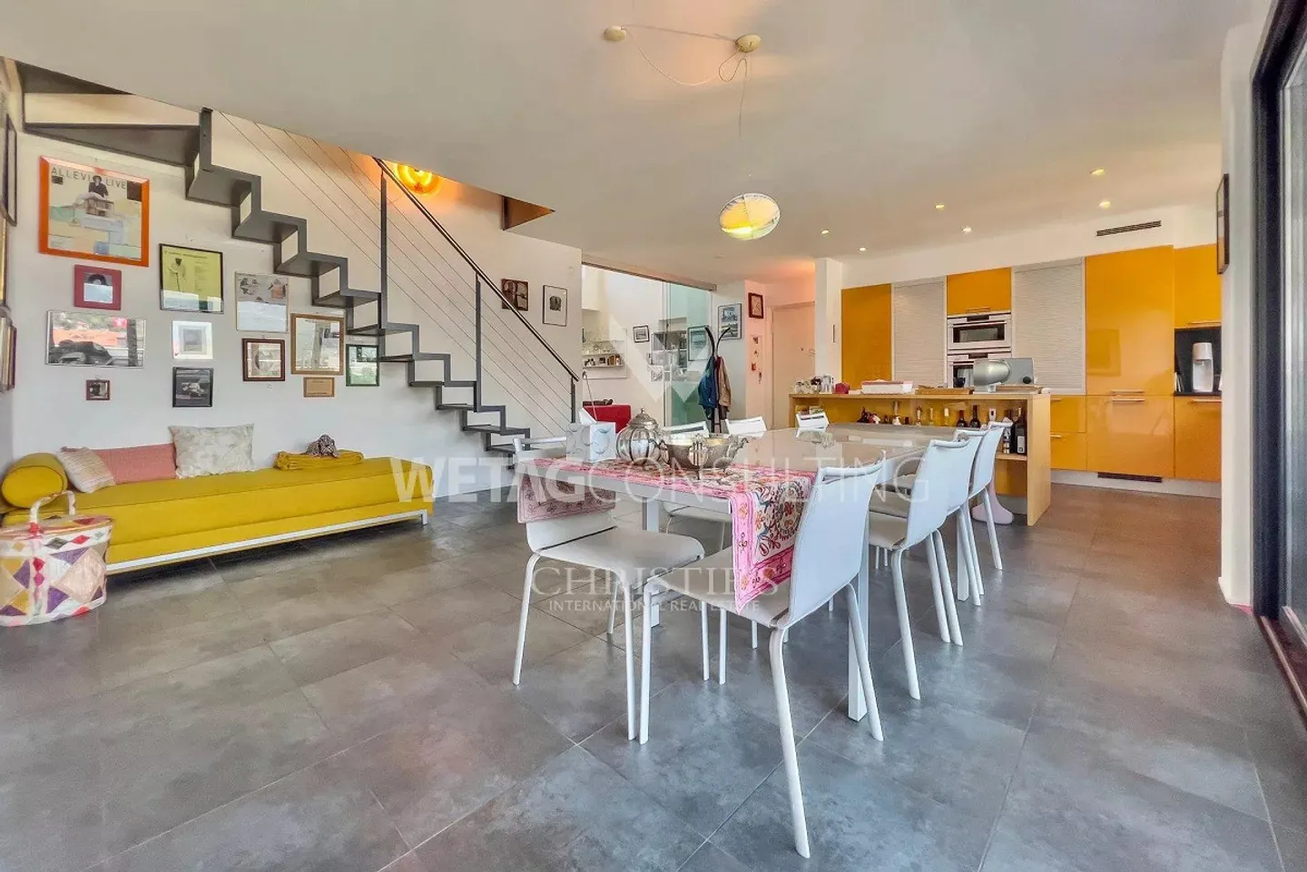 Duplex penthouse with 360-degree view in central location overlooking Lake Maggiore for sale in Locarno - Photo 3 of 13