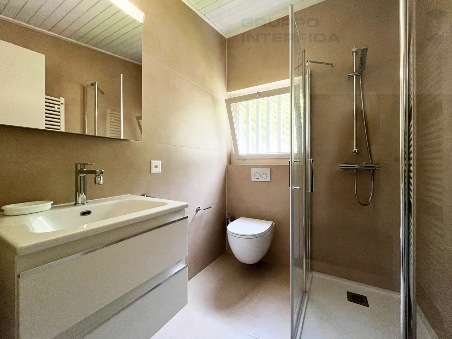 VILLA CONTEMPORANEA CON PISCINA - Foto 18 di 29