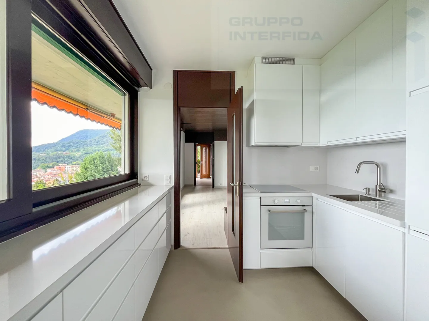 VILLA CONTEMPORANEA CON PISCINA - Foto 23 di 29