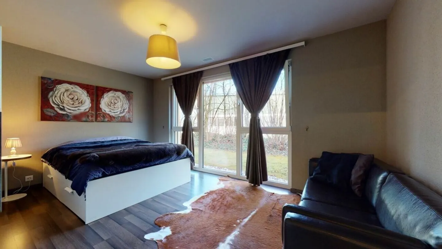 Stylish 4.5-room garden apartment with parking space and outdoor storage - Photo 8 of 12