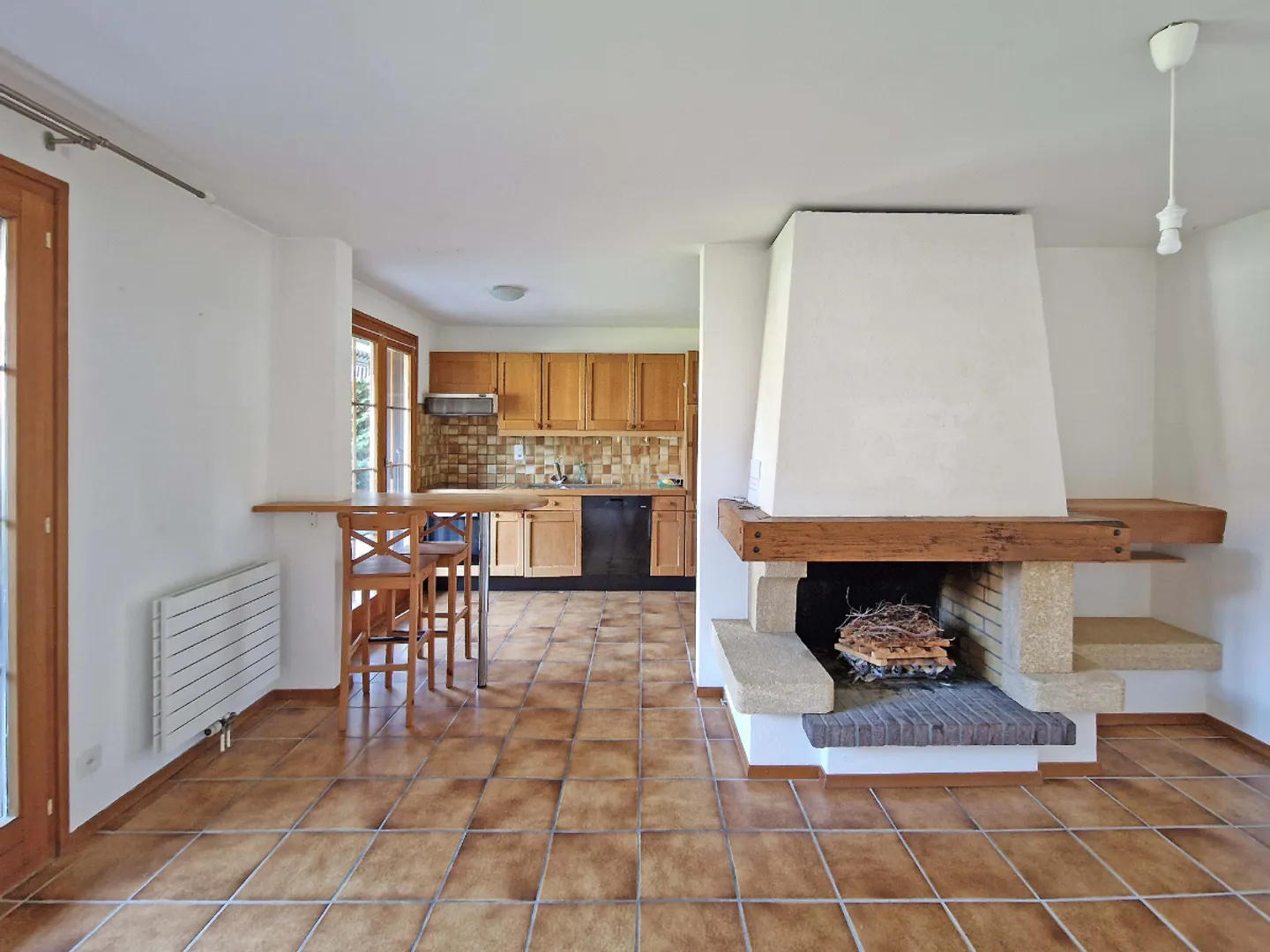 Two and a half room apartment in the center of the village - Photo 3 of 6