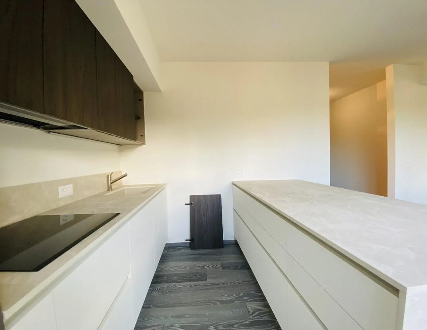 RENOVIERTES 4.5-ZIMMER-APARTMENT - WOHNANLAGE MIT SCHWIMMBAD - Foto 4 von 11