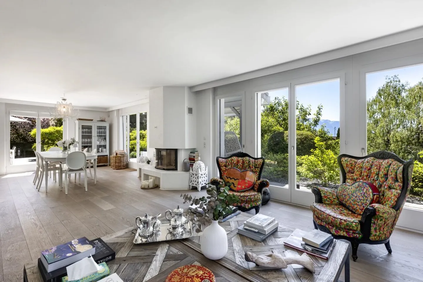 Superb 6.5-room property in a green setting with lake view - Photo 2 of 13