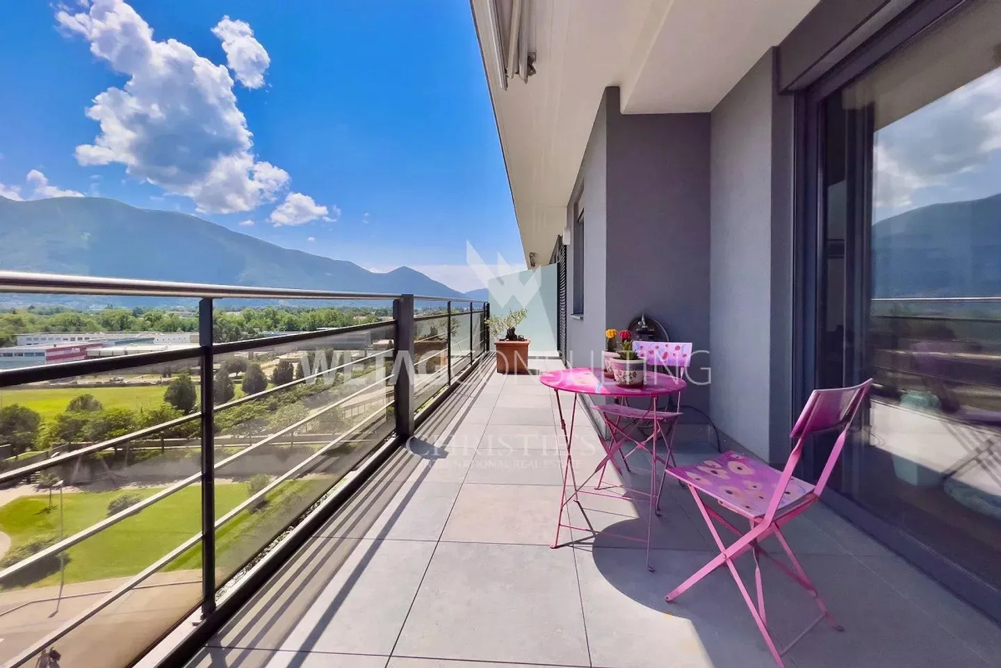 Duplex penthouse with 360-degree view in central location overlooking Lake Maggiore for sale in Locarno - Photo 6 of 13
