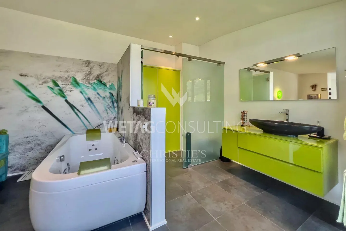 Duplex penthouse with 360-degree view in central location overlooking Lake Maggiore for sale in Locarno - Photo 8 of 13
