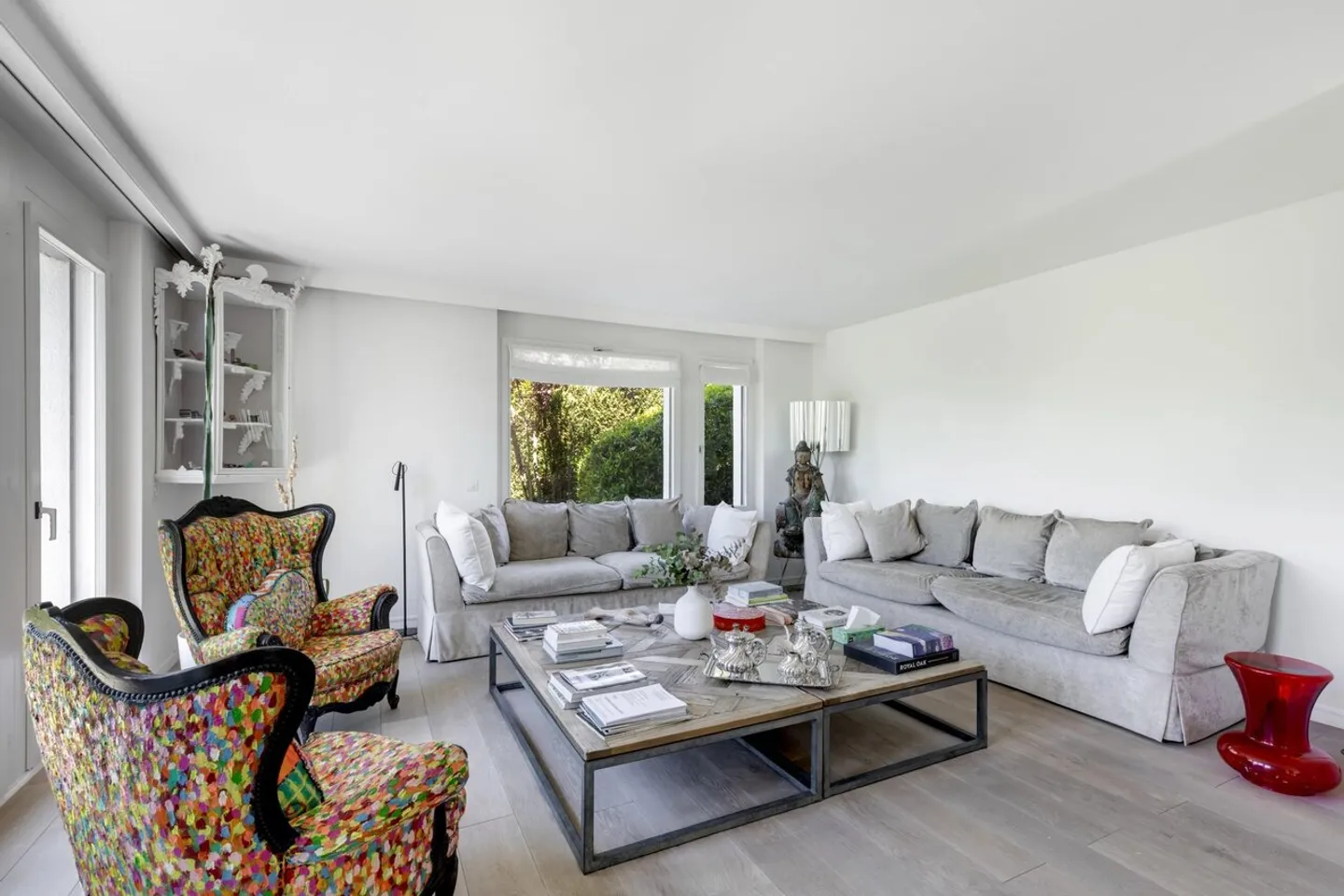 Superb 6.5-room property in a green setting with lake view - Photo 3 of 13