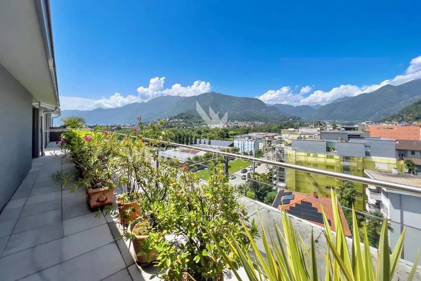Duplex penthouse with 360-degree view in central location overlooking Lake Maggiore for sale in Locarno - Photo 11 of 13