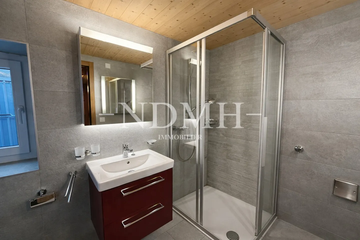 Spacious 4.5-room apartment in the heart of the village - Photo 7 of 8