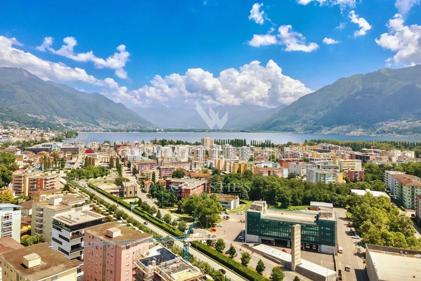 Duplex penthouse with 360-degree view in central location overlooking Lake Maggiore for sale in Locarno - Photo 13 of 13