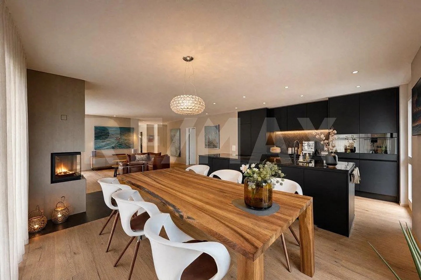Luxurious and modern penthouse with charm and character - Photo 3 of 10