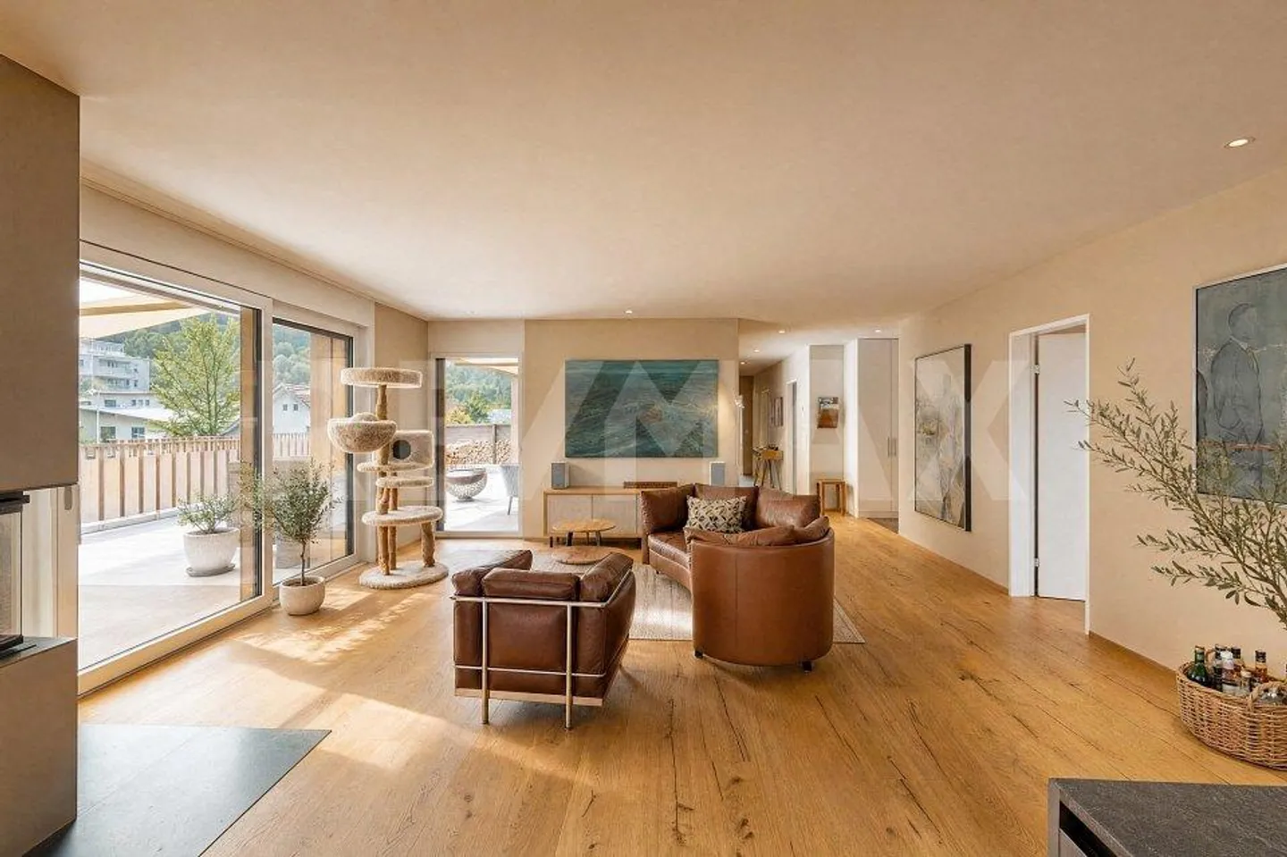 Luxurious and modern penthouse with charm and character - Photo 4 of 10