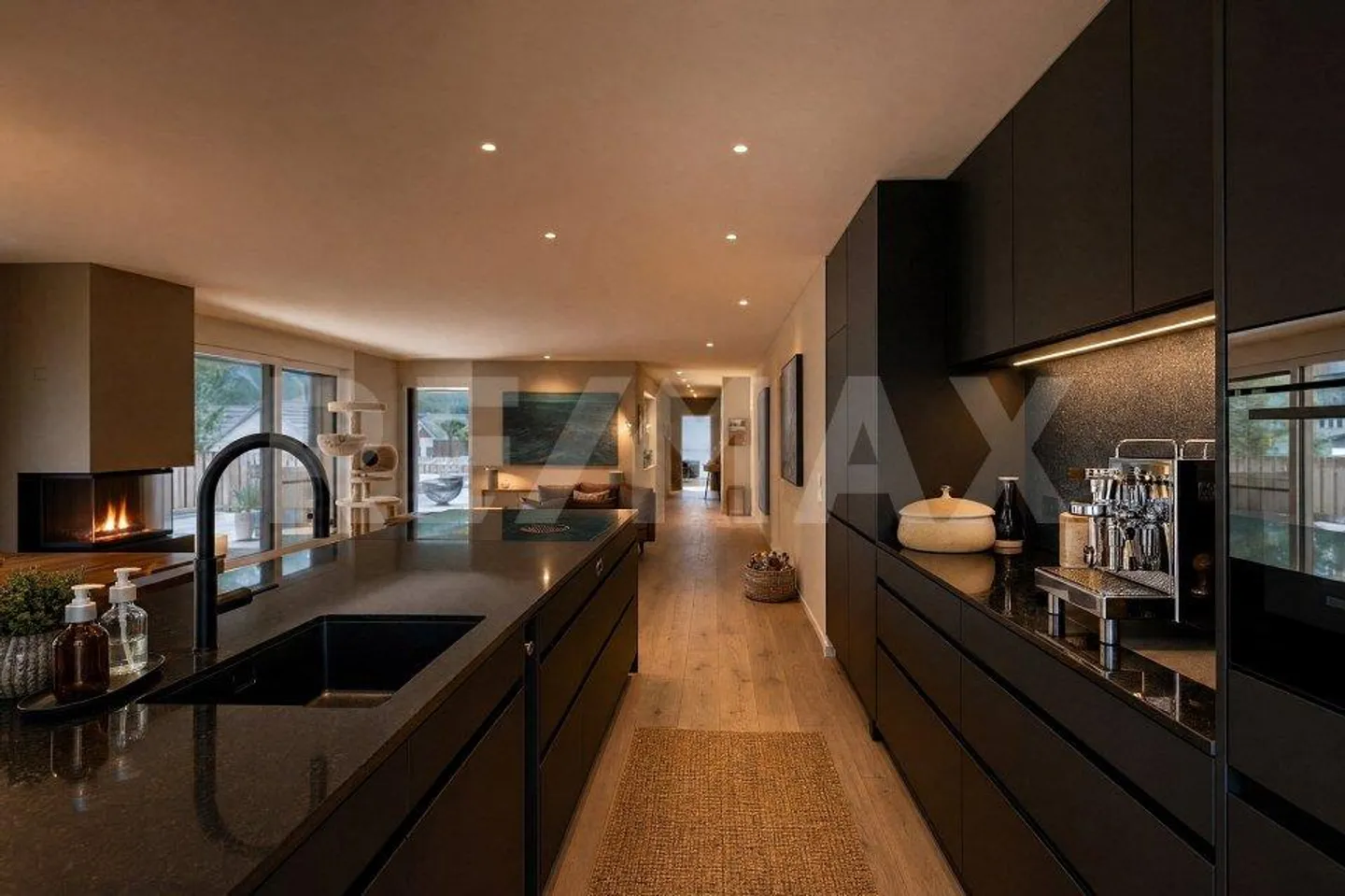 Luxurious and modern penthouse with charm and character - Photo 8 of 10