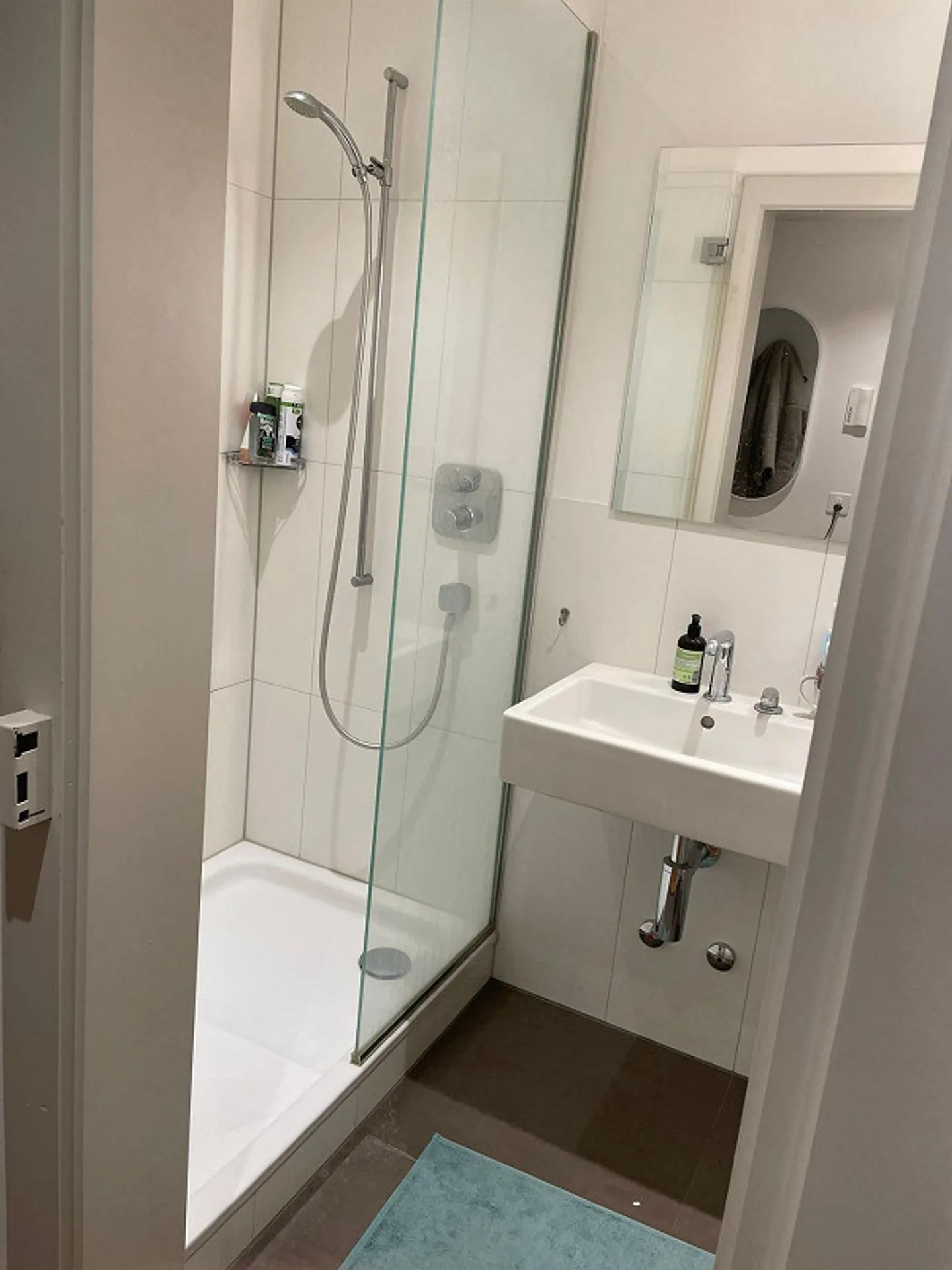 Zentrale, möblierte 1.0-Zimmer-Wohnung mit hellem Wohnraum - Photo 4 sur 5