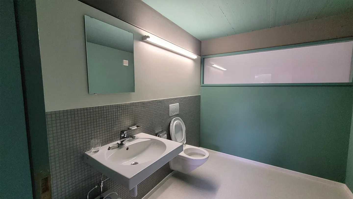 Atelier / Salle de loisirs spacieux - Photo 2 sur 4
