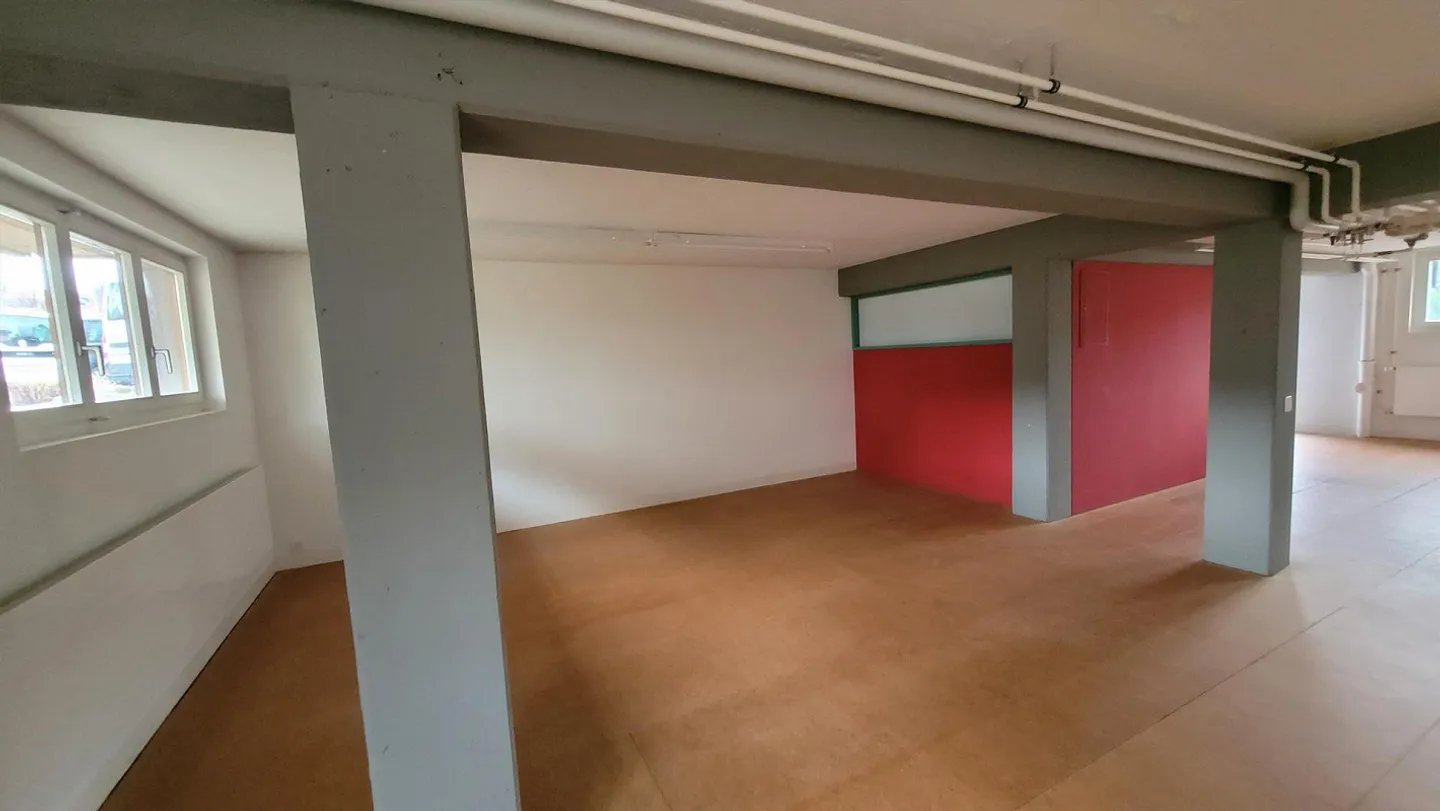 Atelier / Salle de loisirs spacieux - Photo 4 sur 4