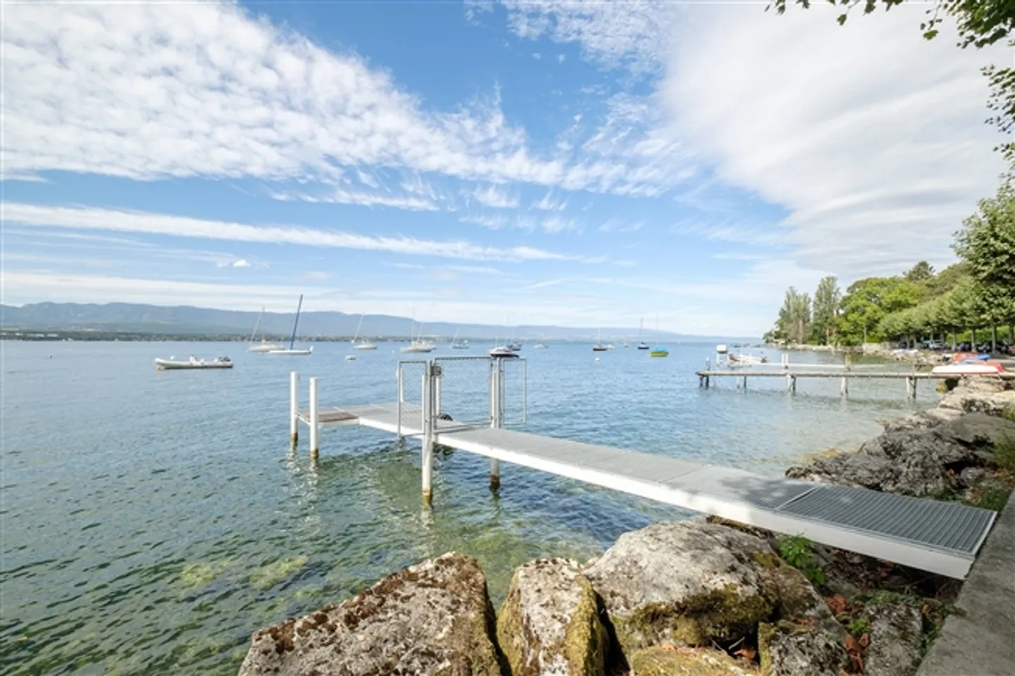 Villa indépendante au bord du lac - Photo 1 sur 2